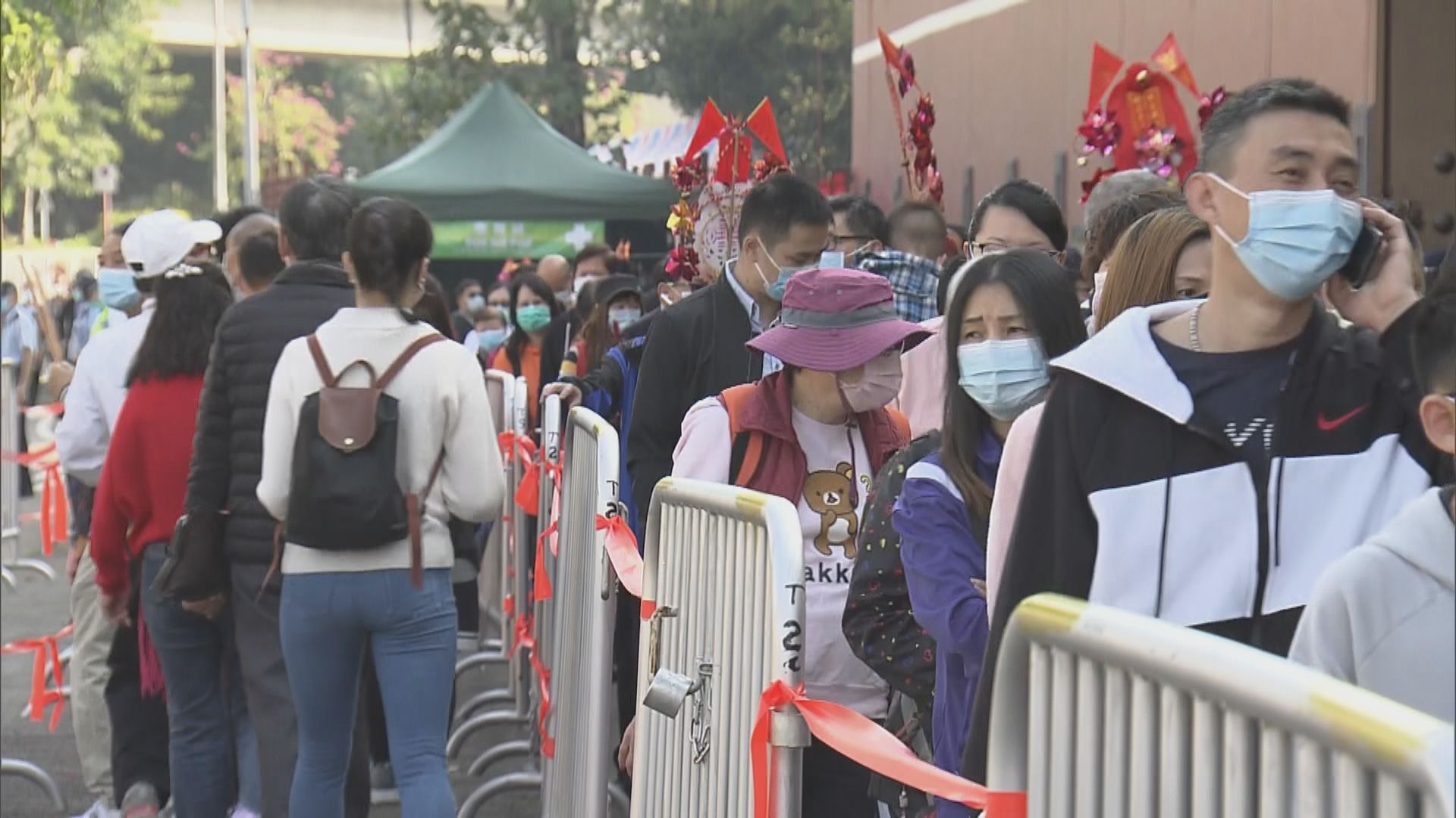 【初三赤口】車公廟大排長龍　最少要排三小時