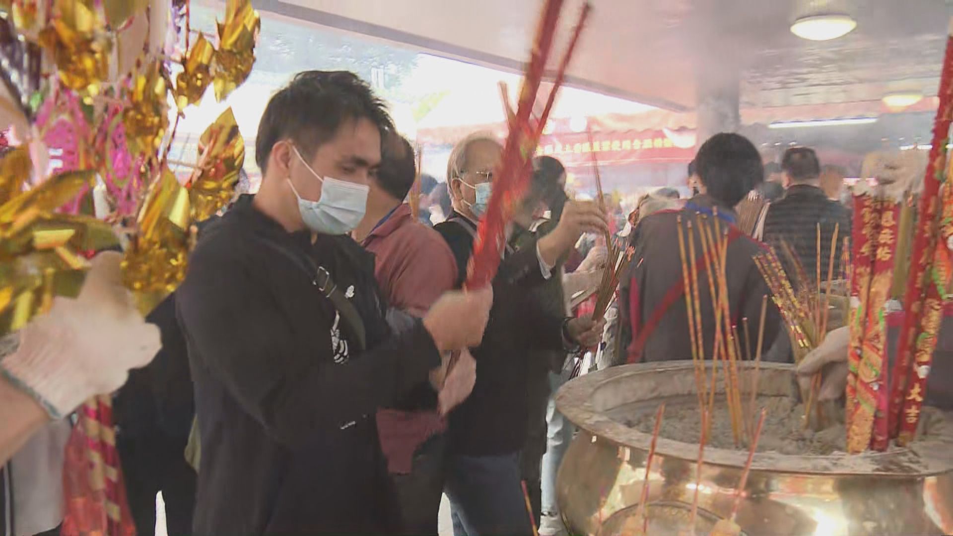 善信年初二到車公廟祈福