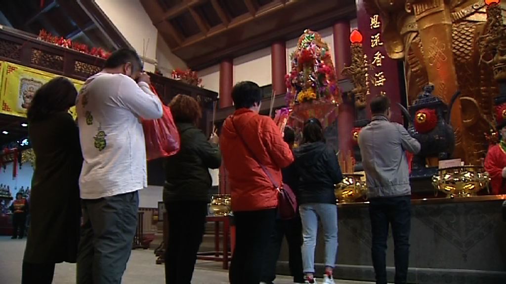 車公廟通宵開放　大批善眾前來參拜