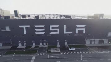 Tesla擬向馬斯克提出一萬億美元薪酬方案