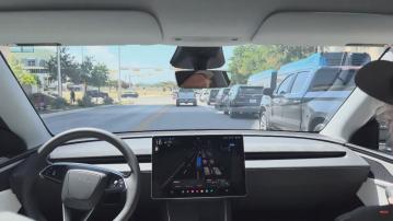 Robotaxi｜Tesla無人駕駛的士剛上路就疑超速及誤入對頭線　當局介入調查