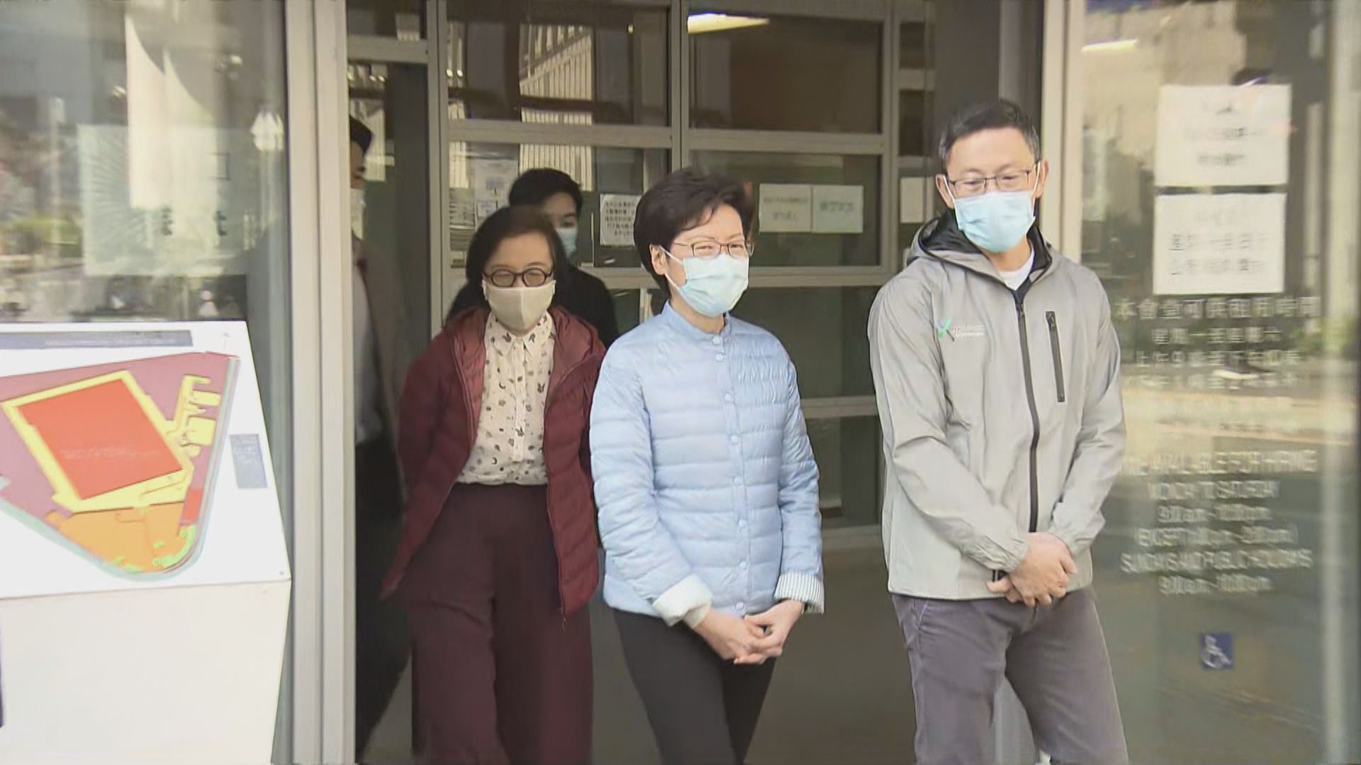 林鄭月娥及陳肇始視察油塘和坑口社區檢測中心