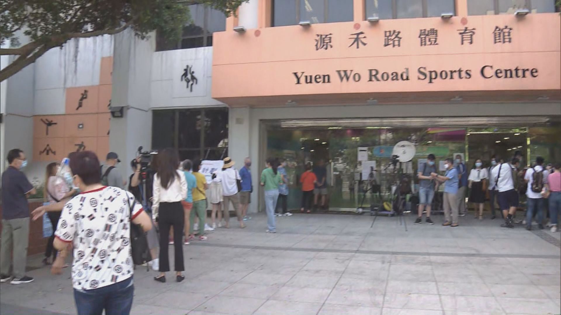 普及社區檢測計劃展開　許樹昌梁卓偉接受檢測