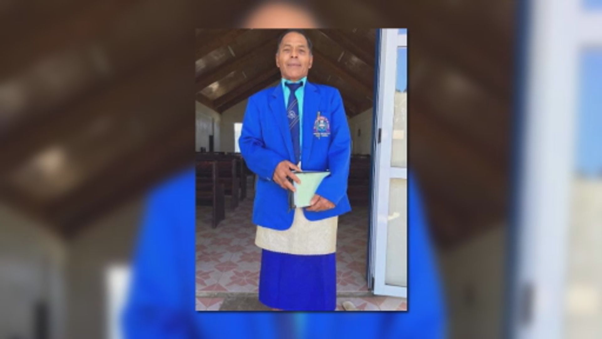 湯加男人飄浮27小時後獲救被網民稱為「水行俠」