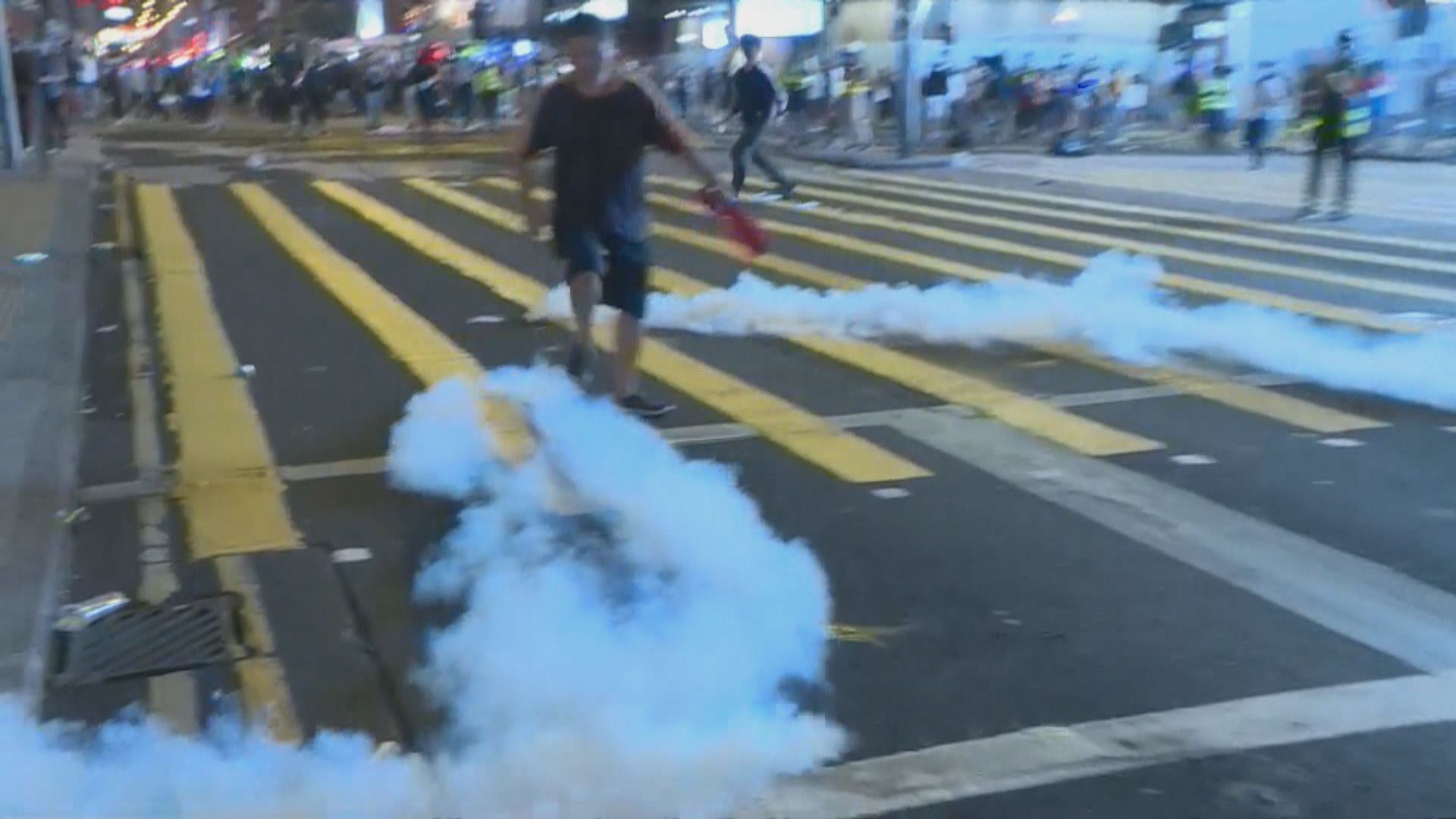 旺角居民因催淚彈影響而要離家暫避