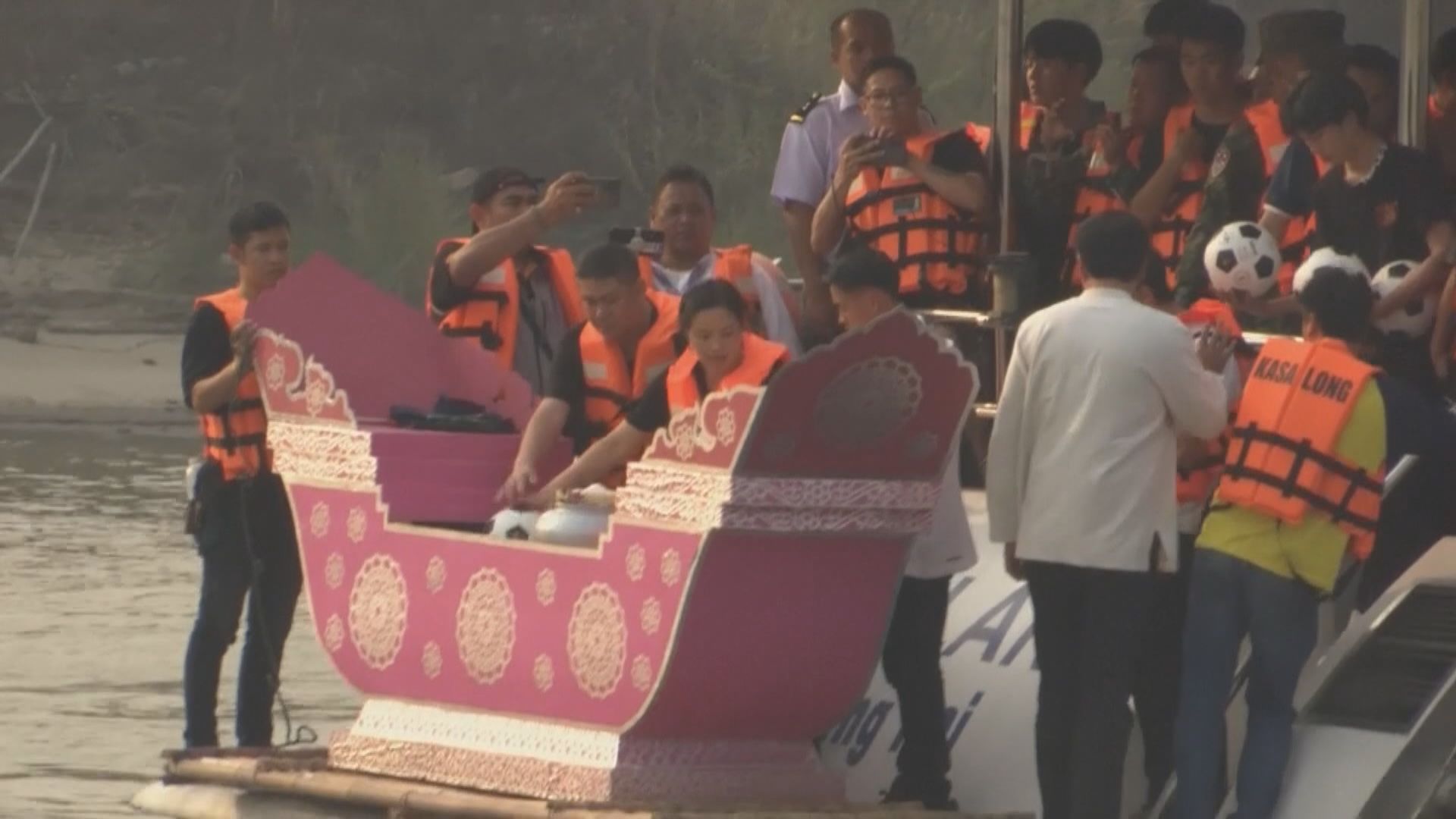 泰國少年足球隊隊長骨灰撒落湄公河
