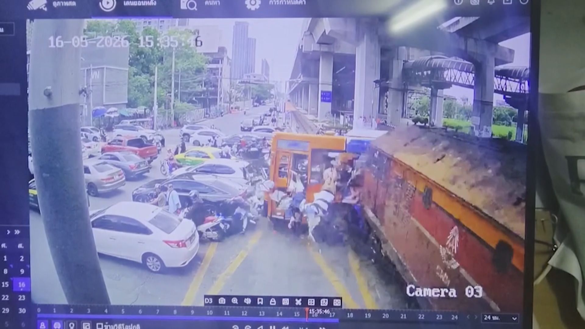 泰國曼谷鬧市發生貨運列車與巴士相撞意外　多人死傷現場交通癱瘓