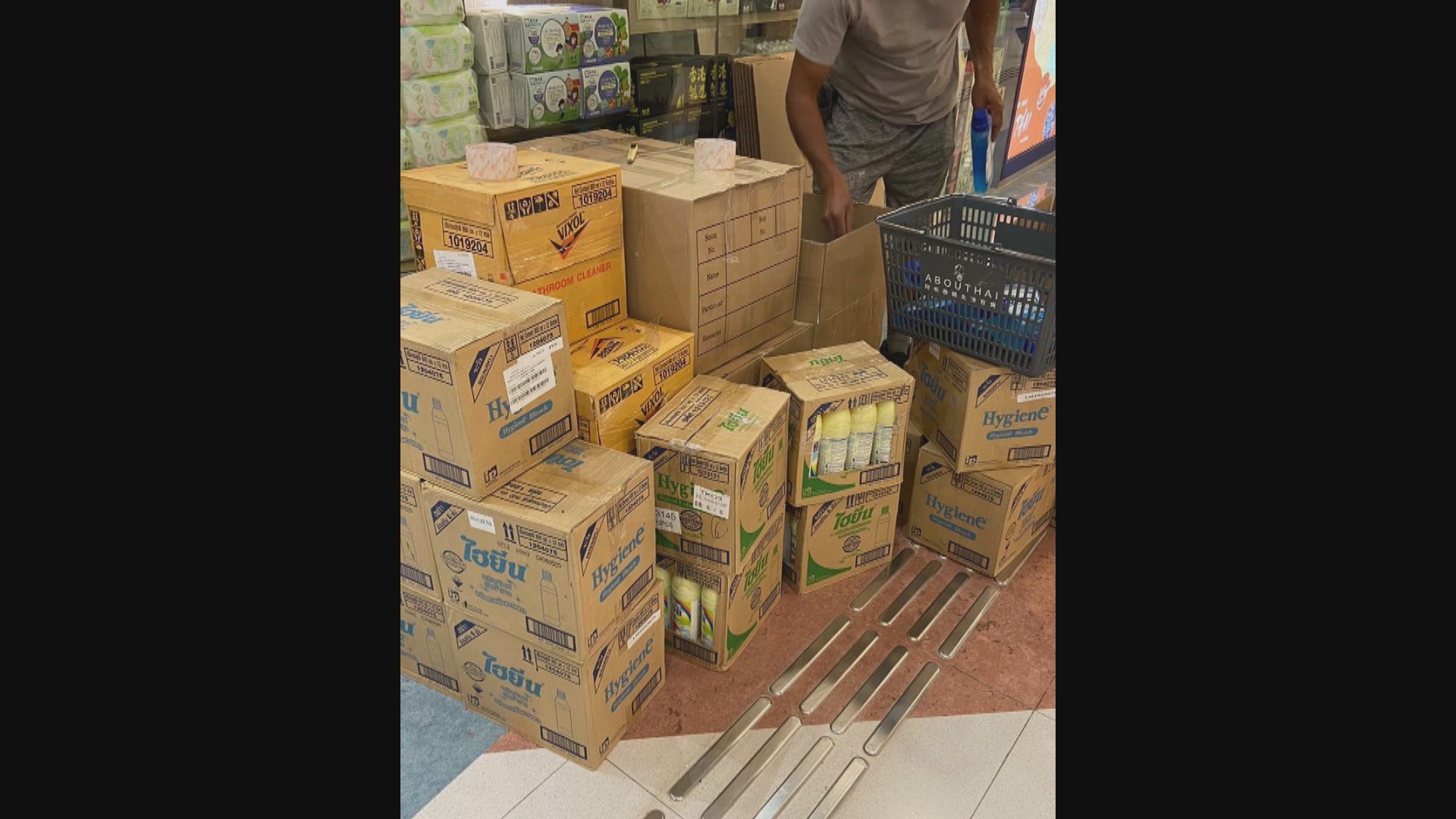 海關到阿布泰國生活百貨檢獲懷疑違規產品