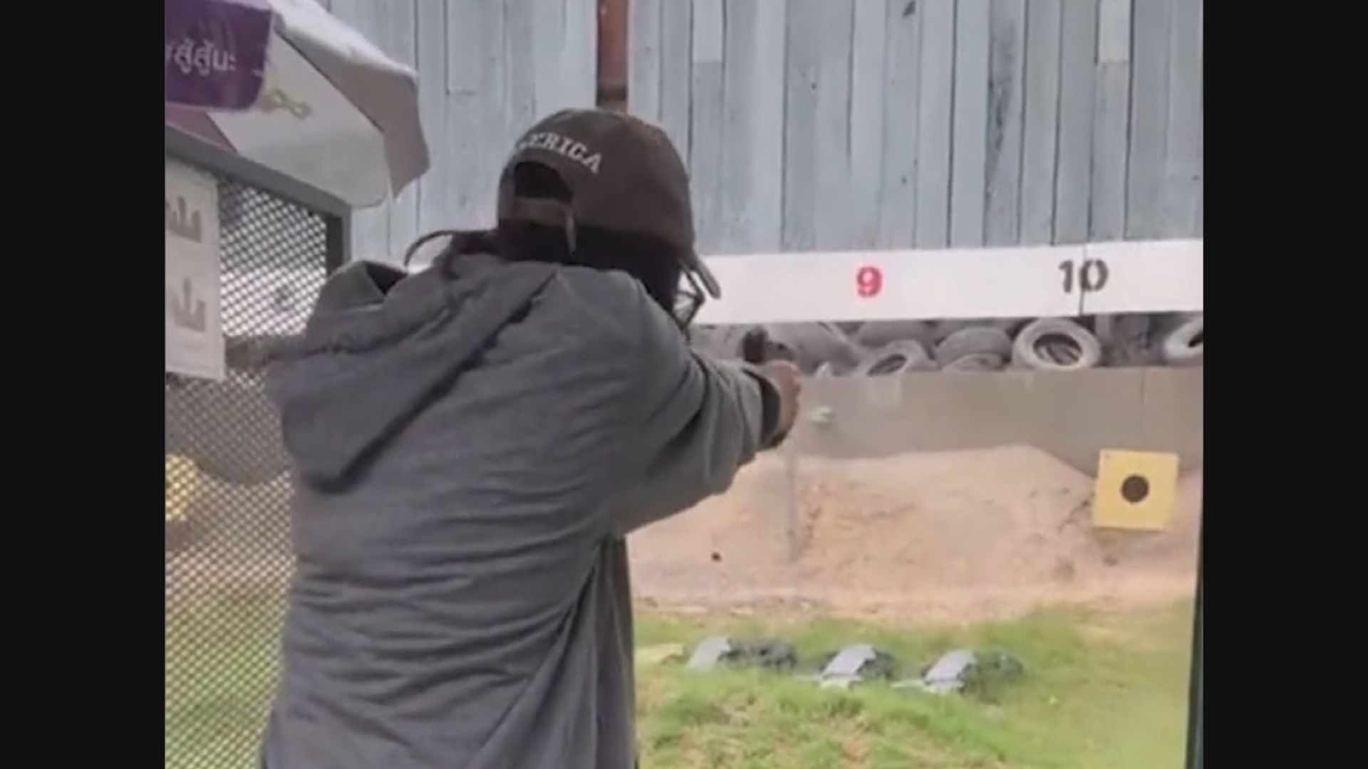 泰國警方指十四歲槍手使用的手槍經過改裝