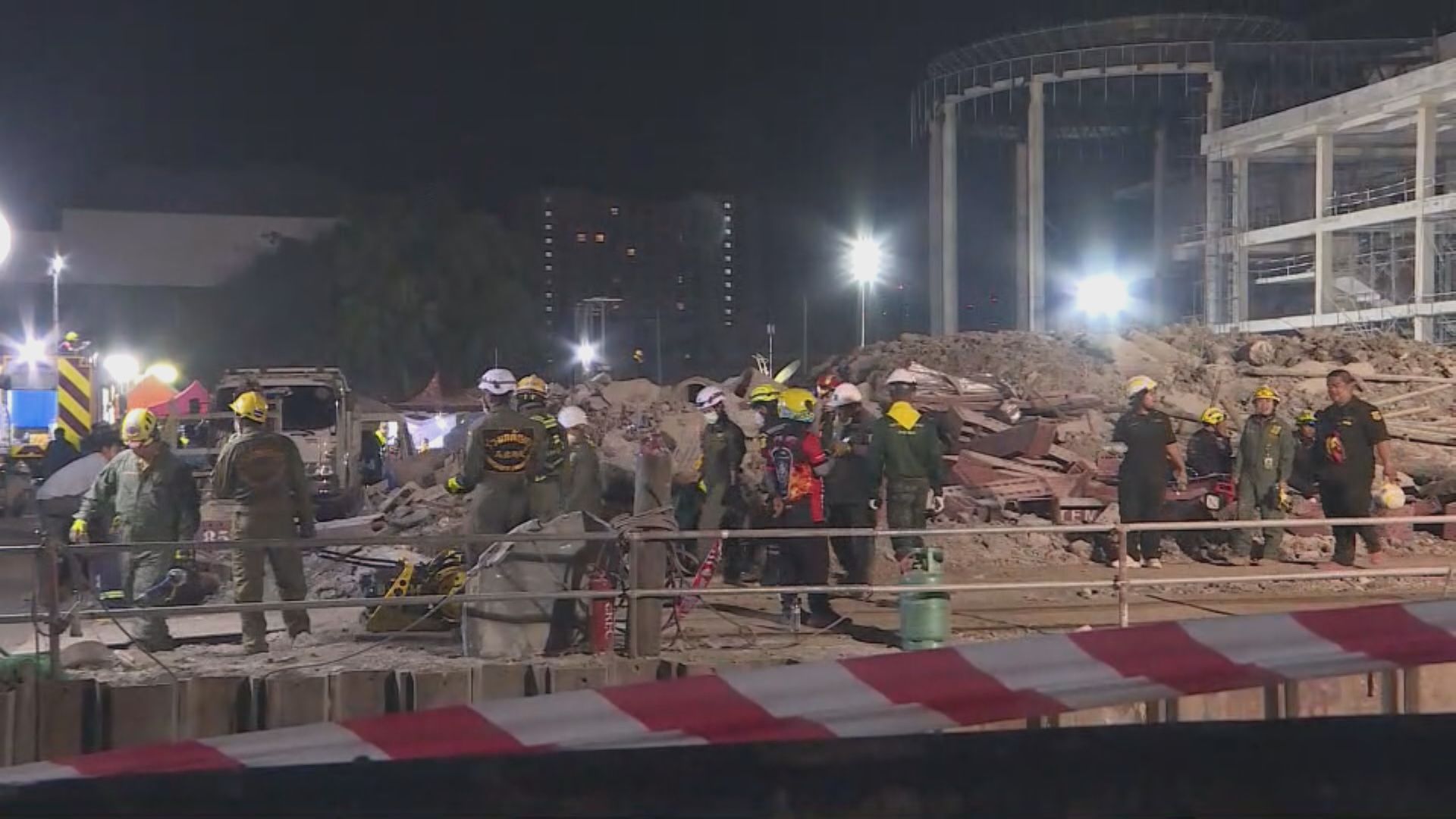 曼谷大樓倒塌至少7死數十失蹤　救援人員通宵搜救