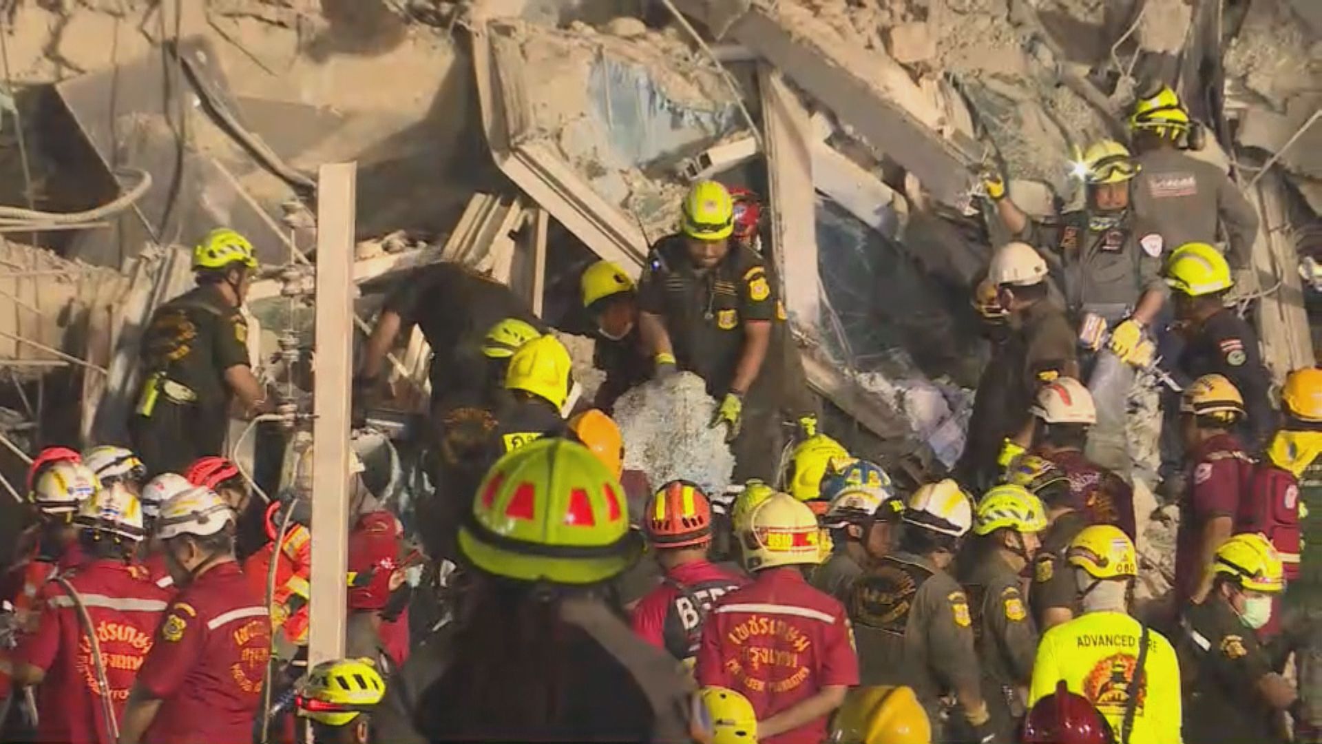 曼谷直擊｜曼谷塌樓至少13死過百人失蹤　市長指偵測到15個生命迹象