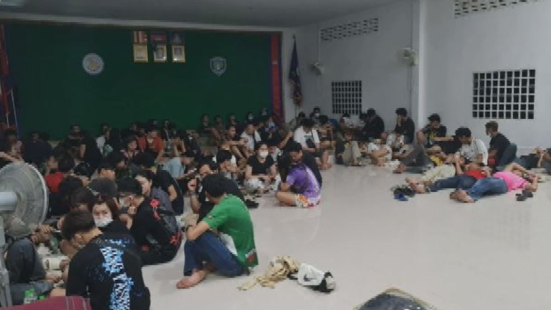 泰柬警方聯手搗破邊境詐騙園區救出逾200人