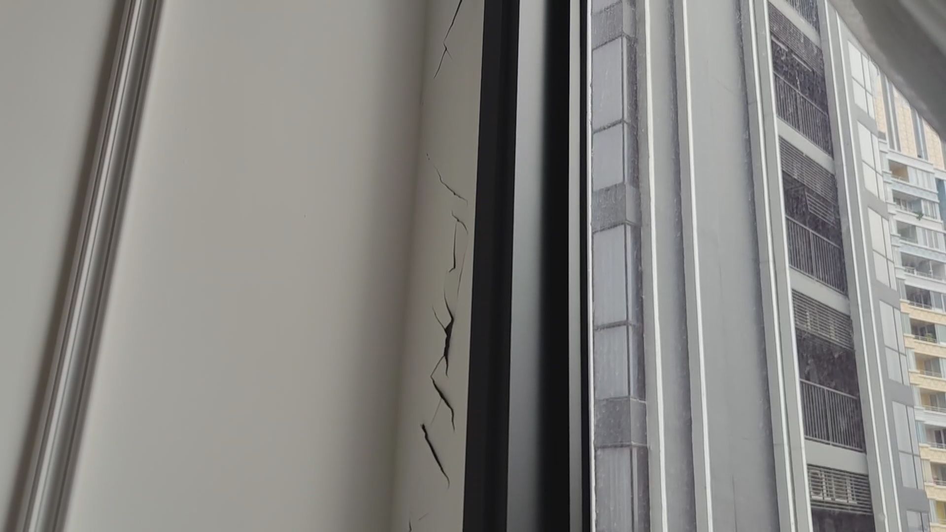 緬甸地震｜曼谷斷橋住宅大廈內單位損毀嚴重　港人業主料損40萬港元