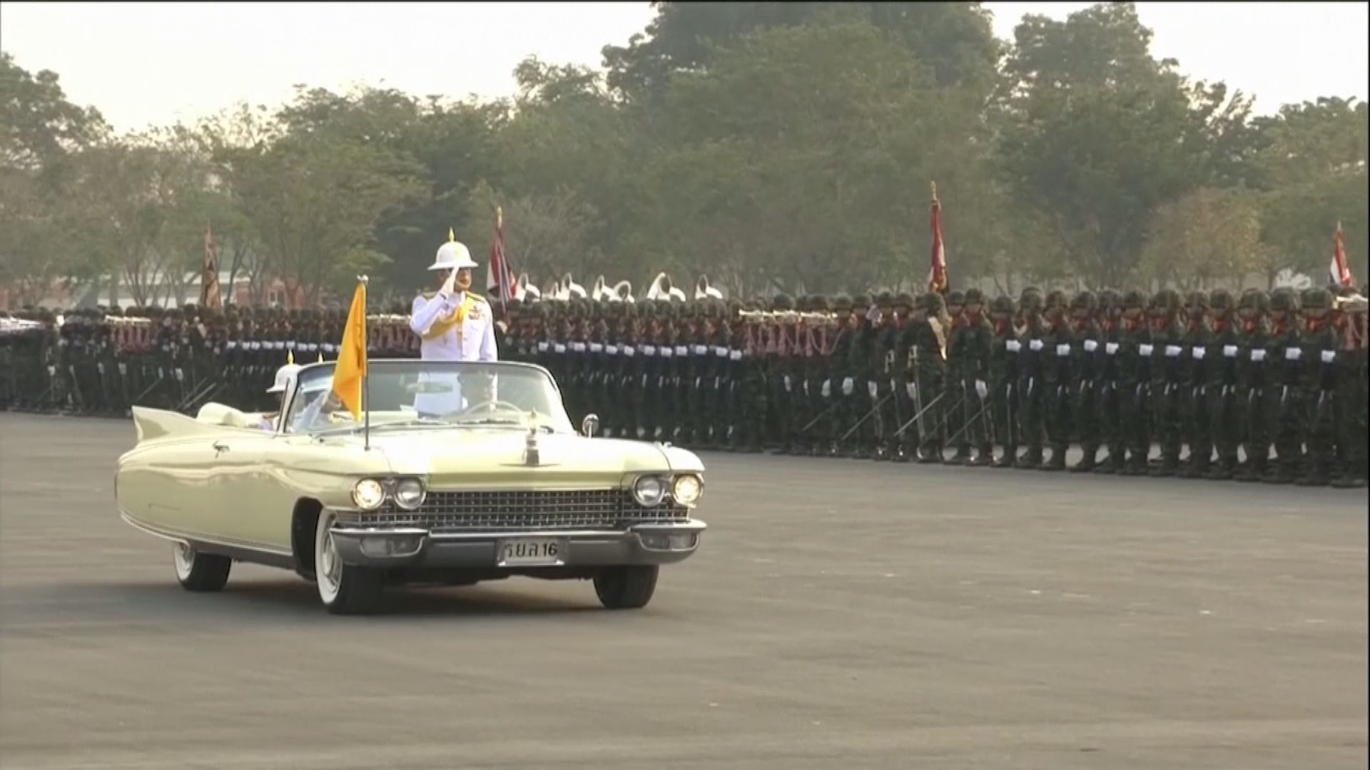 泰國軍隊閱兵向泰王表忠