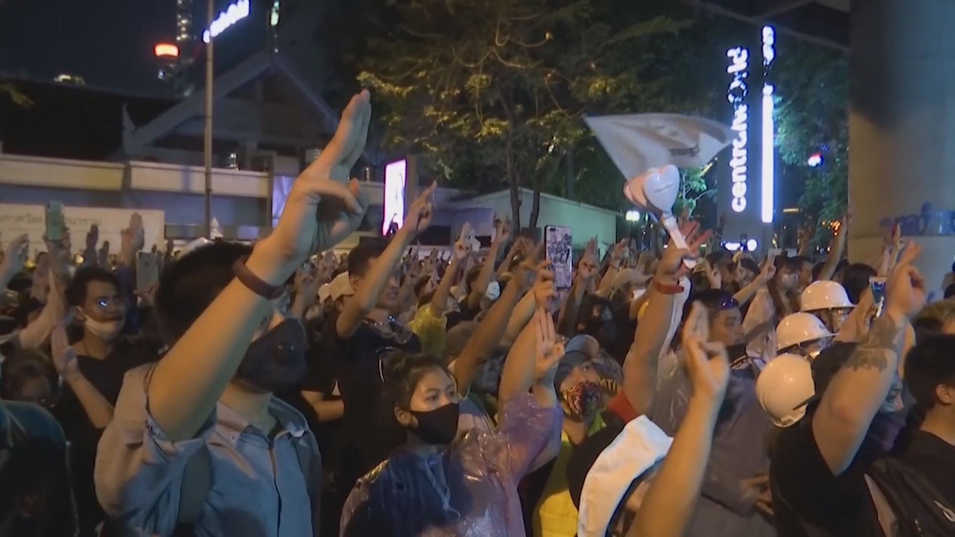 泰總理巴育指會用所有法律平息示威