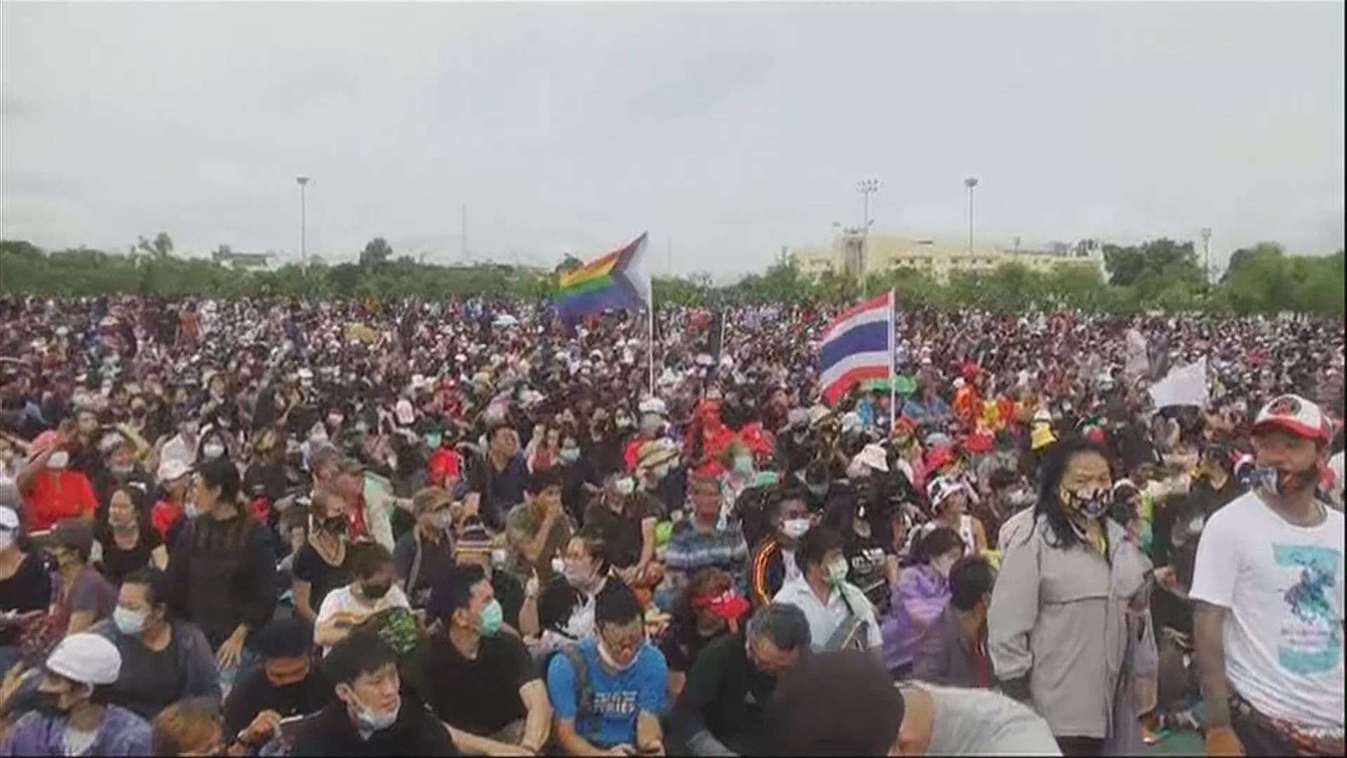 曼谷周末反政府集會　示威者逼近大王宮範圍