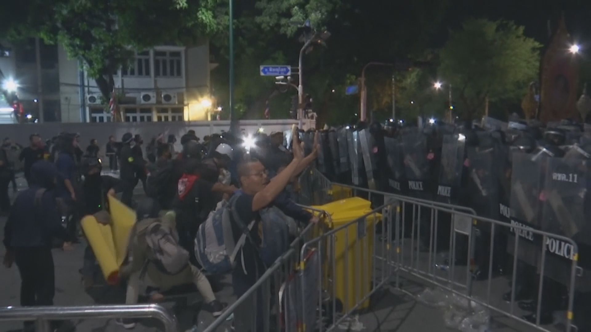 曼谷警方發通牒要求示威者解散　否則會拘捕