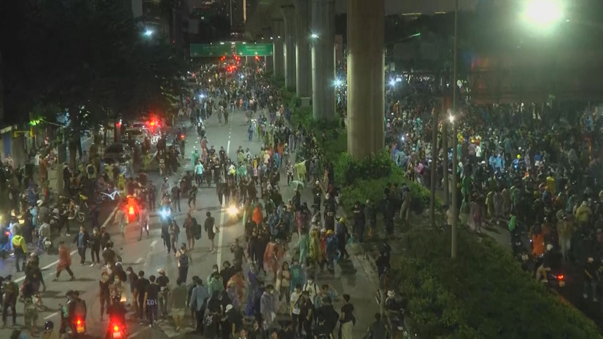 泰國曼谷集會民眾入夜後逐漸散去