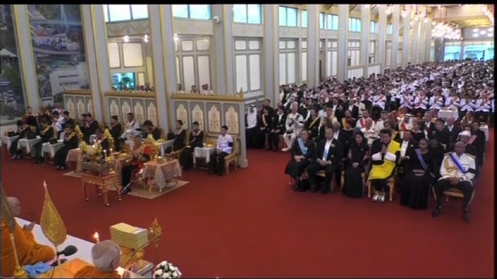 普密蓬葬禮開始舉行火化儀式