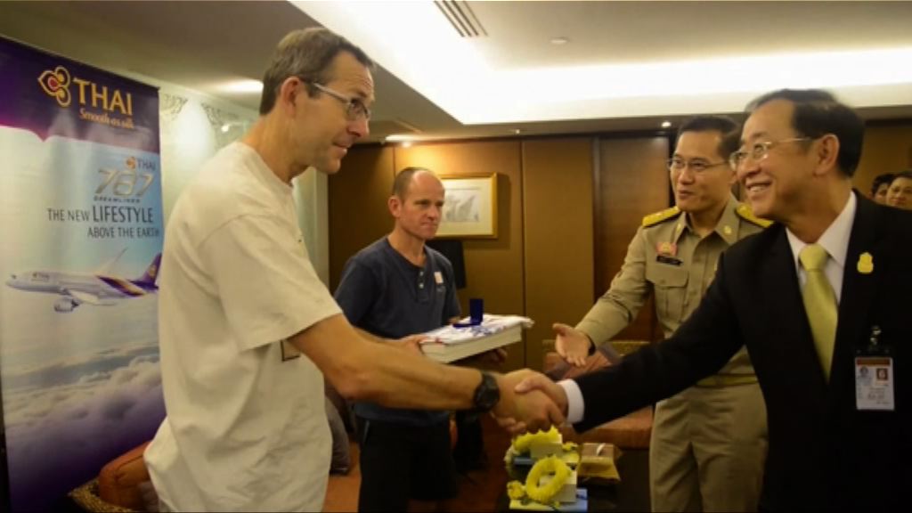 英國潛水員獲泰方頒贈感謝狀