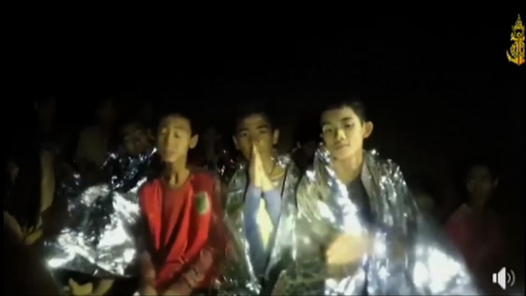 被困溶洞泰國少年情況良好惟仍未脫險