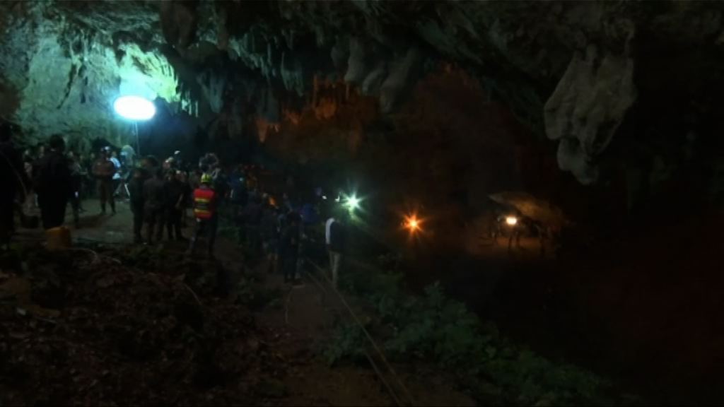 泰海軍抽走洞穴積水搜索失蹤者