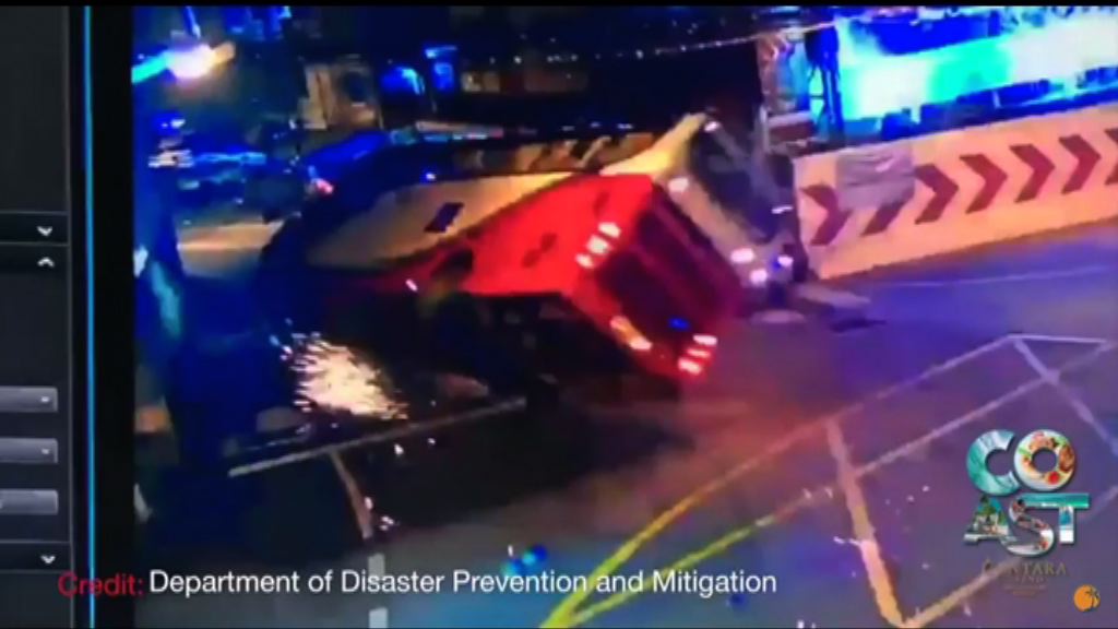 布吉旅遊巴失事一對中國父子亡