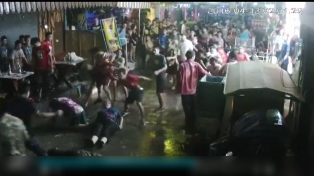 英國一家三口在泰國華欣遇襲受傷