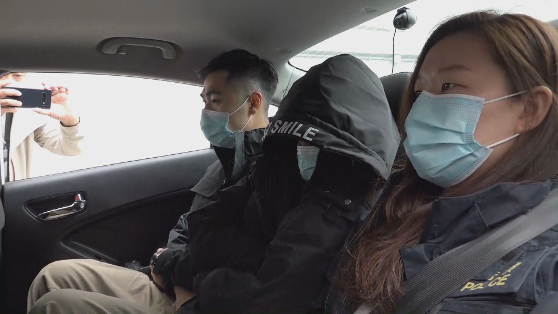 警方拘捕四人涉嫌盜竊手袋及紅酒