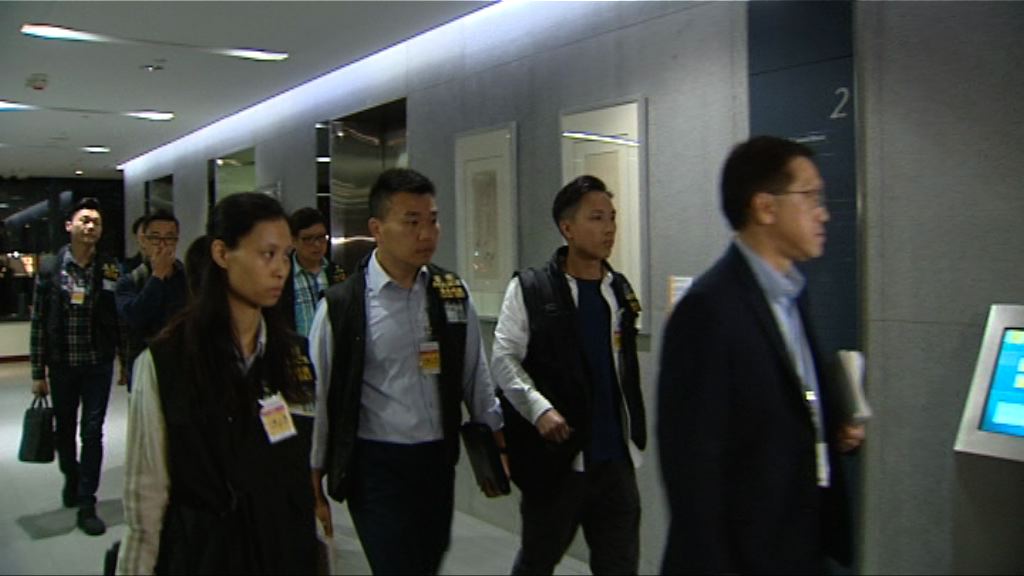 警方到立法會調查許智峯搶手機案