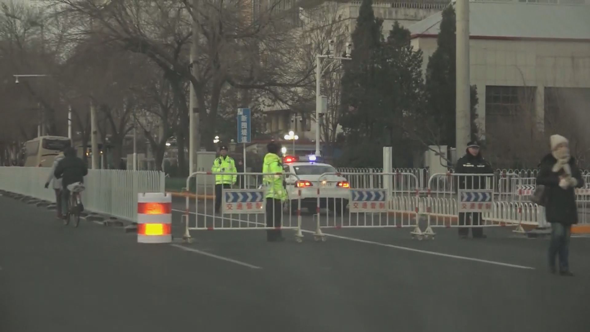 大批警員駐守天津市第二中級人民法院