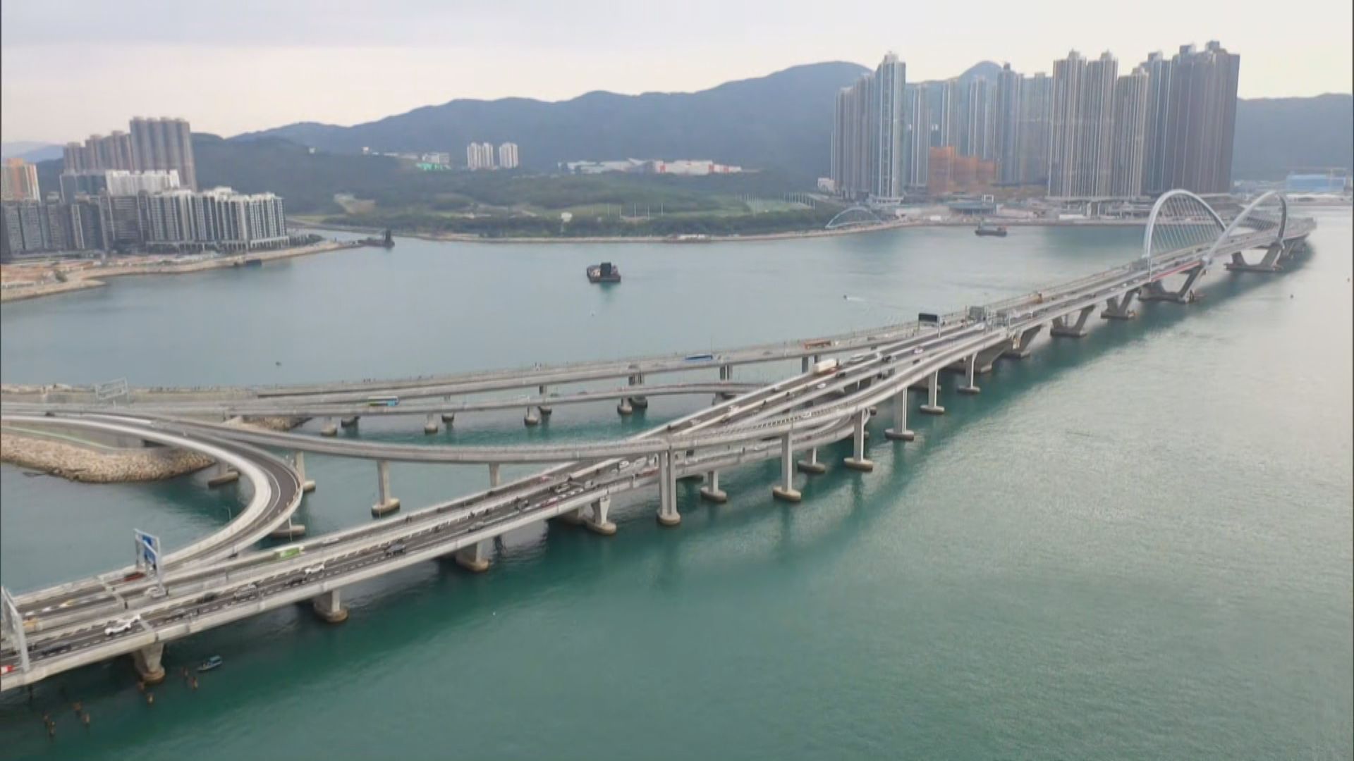 將藍隧道啟用首日未見車龍　跨灣大橋成新步行景點