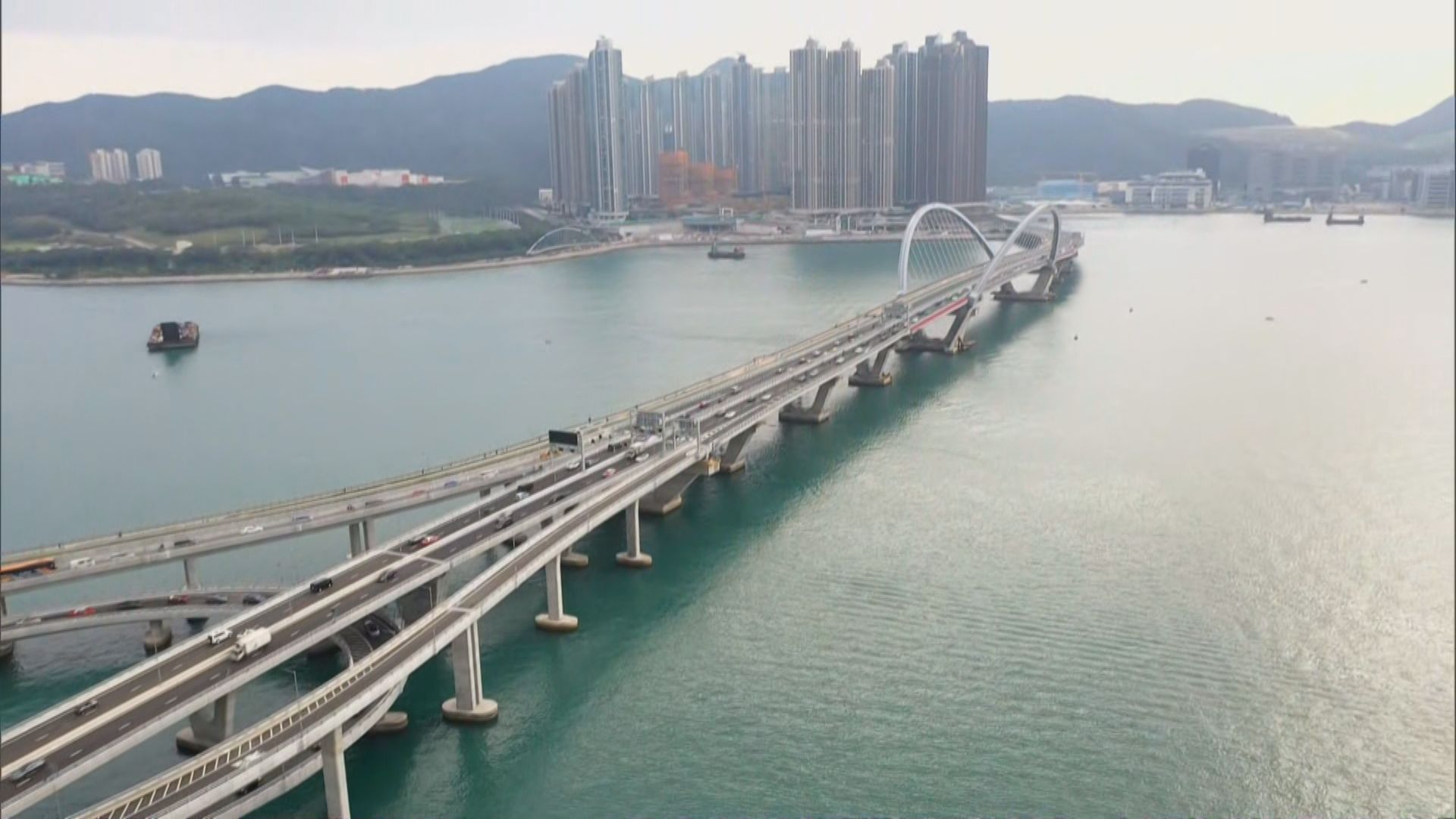 將藍隧道九龍出口　不少駕駛者憂誤入巴士站突切線險象環生