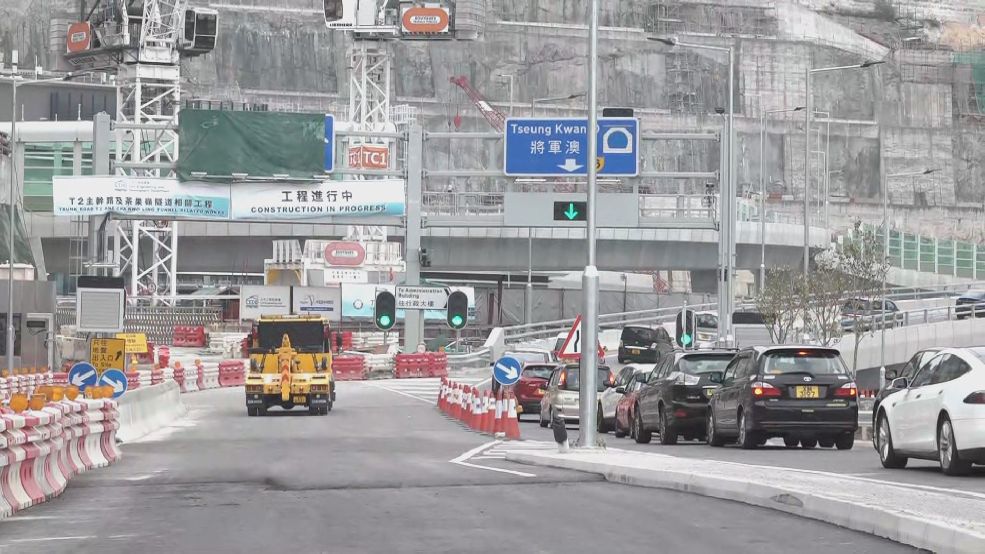 將藍隧道啟用首日即塞車　駕駛者憂誤入巴士站突切線險象環生