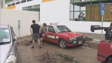 敬賢里停車場泥水浸車　保險界指若車主只買第三保將不獲賠償