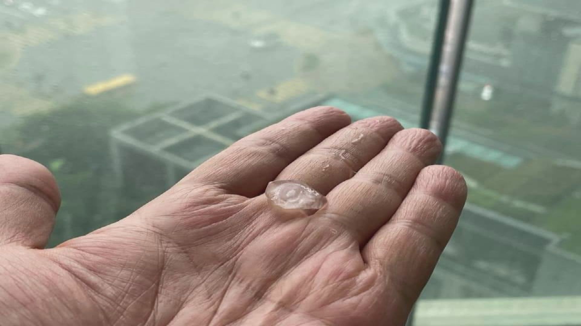 將軍澳有冰雹報告