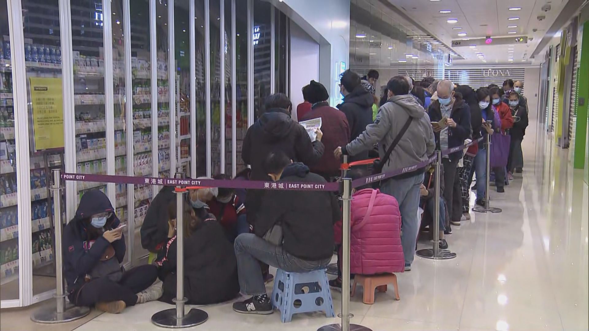 連鎖店口罩到貨　門外現人龍