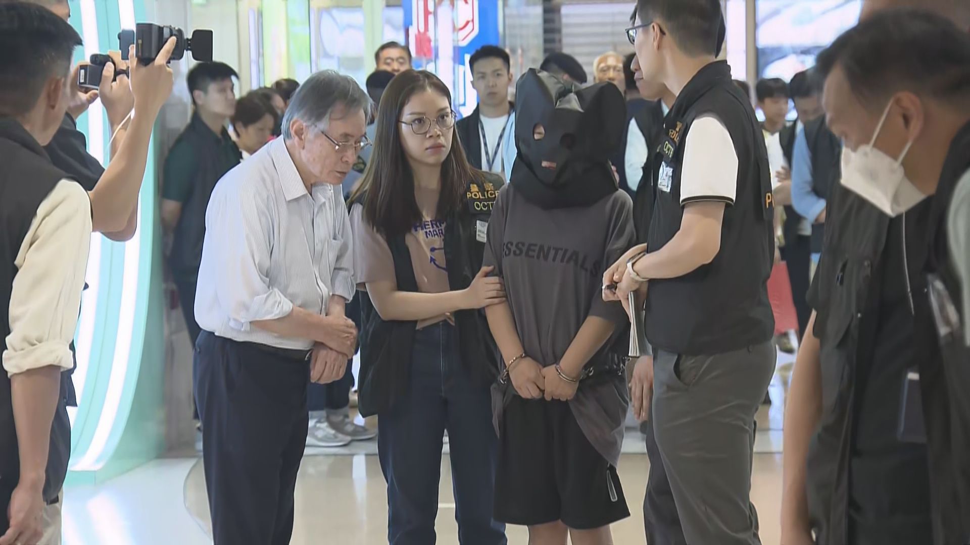 將軍澳綁架案重組案情 疑犯模擬嬰兒車運走男童