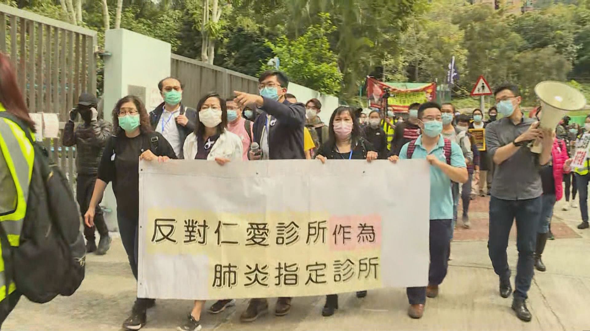 屯門居民遊行反對區內設新型肺炎指定診所