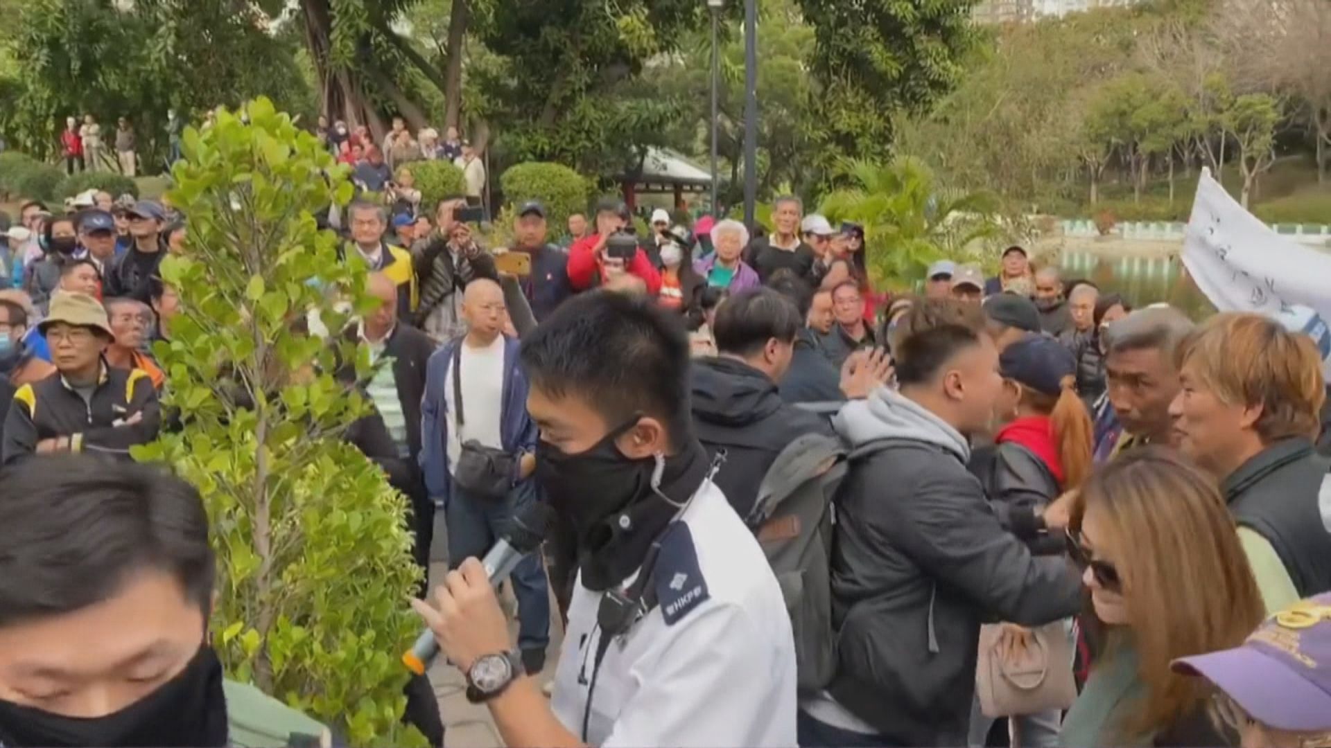 警方於屯門公園拘捕三人　涉嫌阻差辦公及公眾地方打架