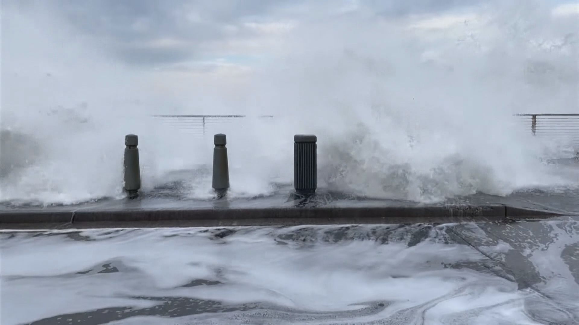 湯加海底火山爆發觸發多國海嘯警報