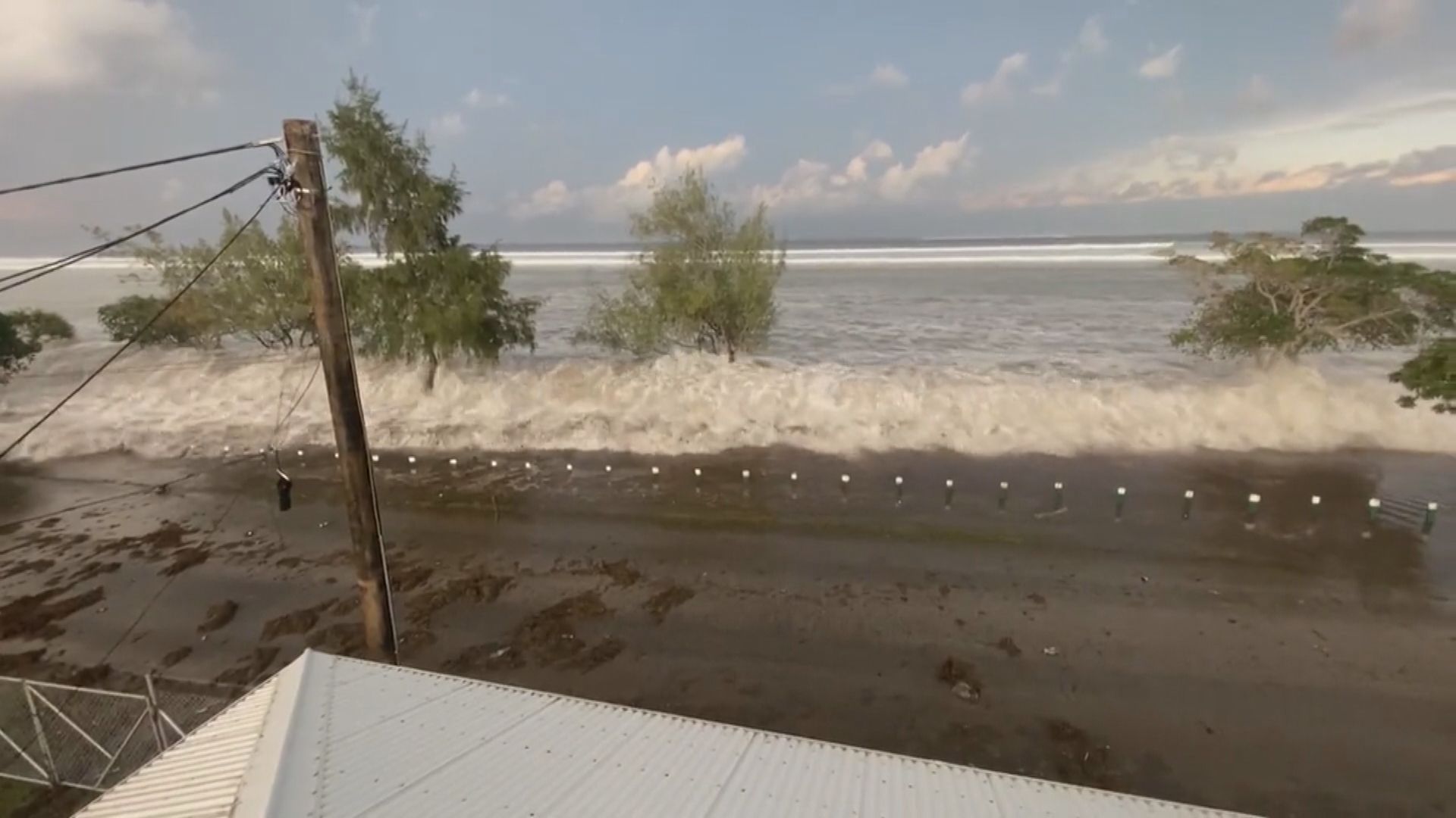 湯加火山爆發引發海嘯災情仍然未明