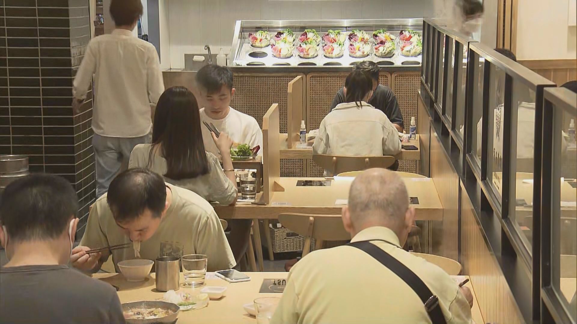 「團進團出」即日實施　入境團黃碼客可進特定餐廳用膳