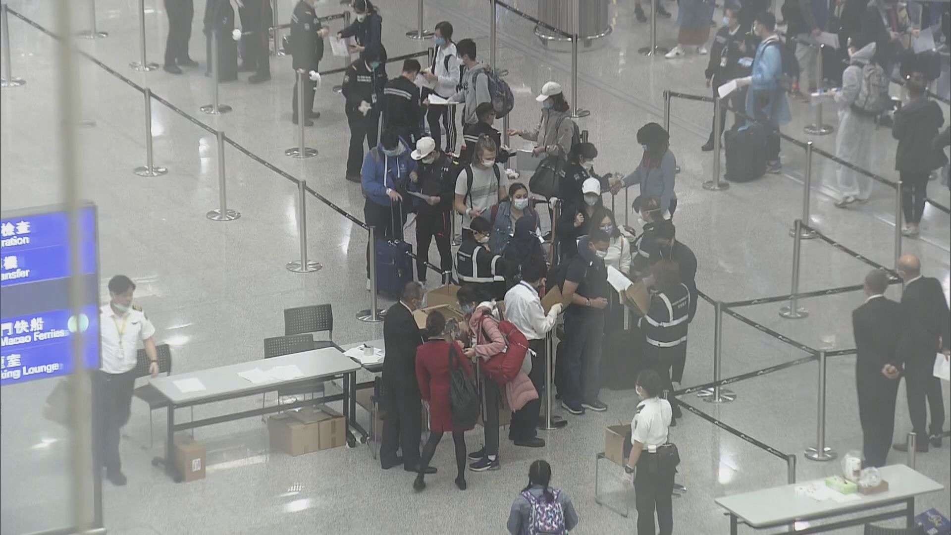 姚思榮引述政府稱正考慮逐步放寬限聚令人數