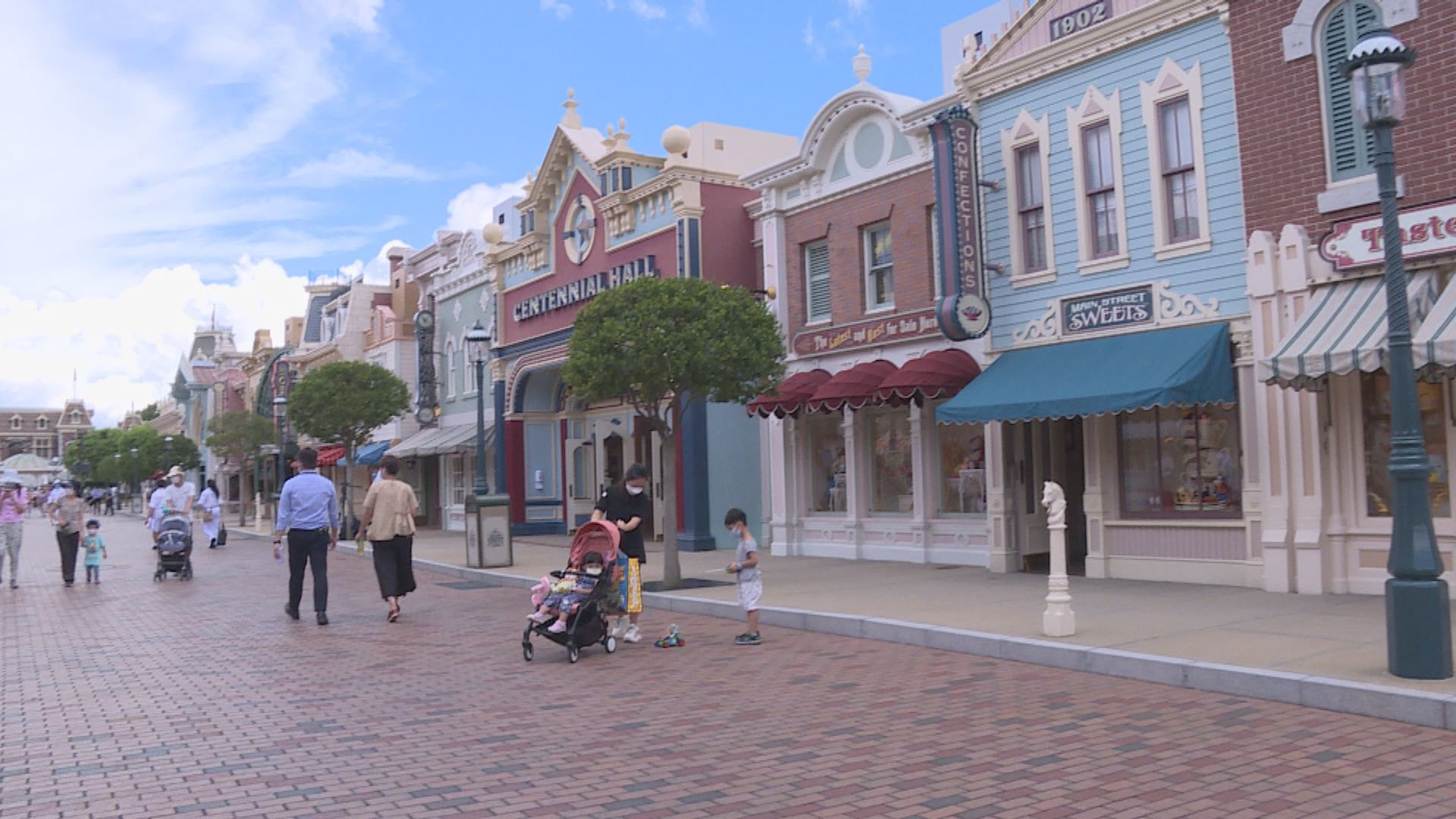 迪士尼、海洋公園及旅發局歡迎「團進團出」