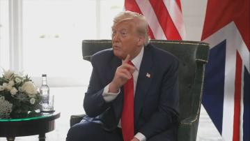 特朗普稱愛潑斯坦曾做出不恰當的事　挖走他的員工