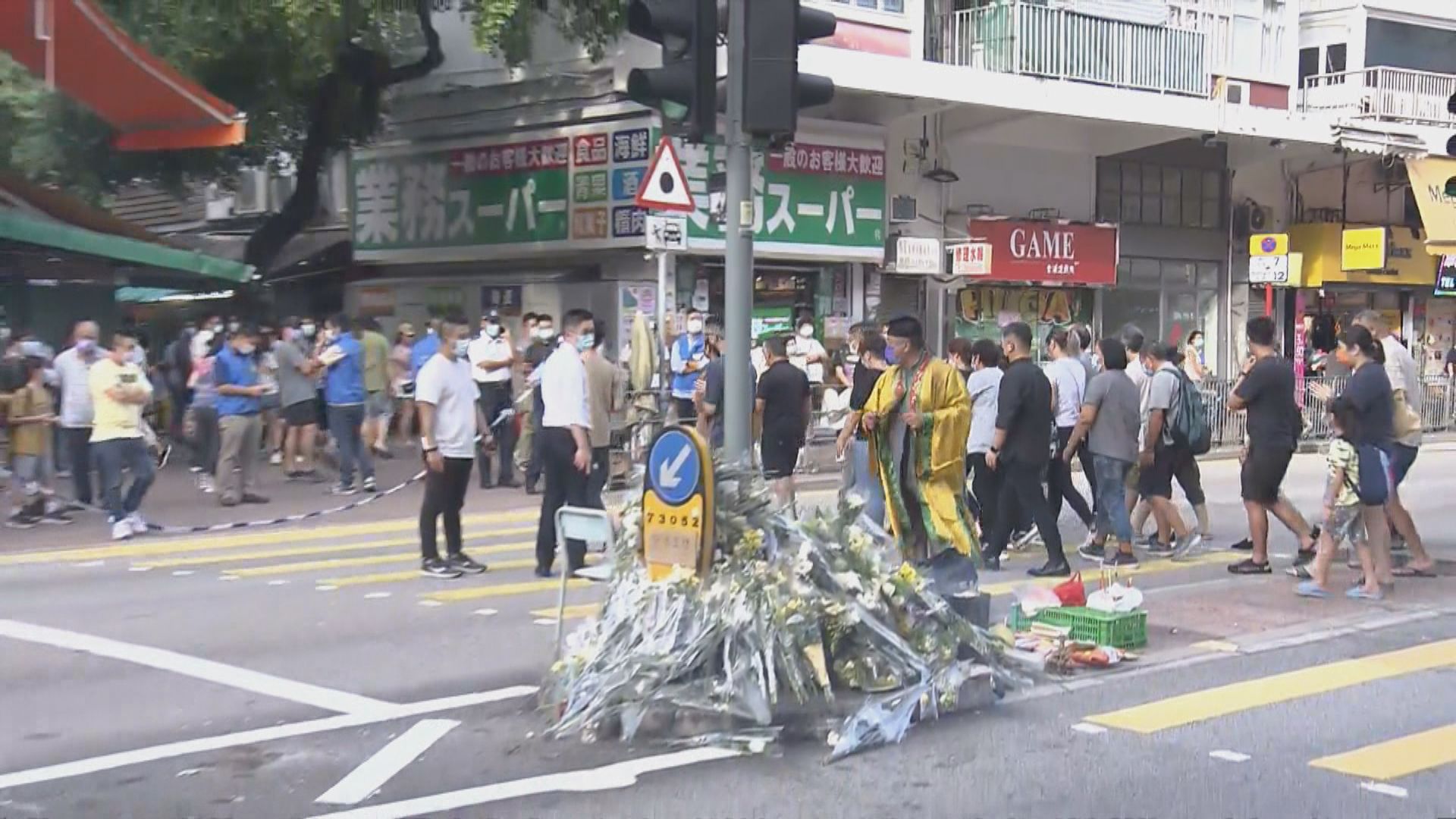 大埔的士撞途人車禍　死者家屬到現場路祭