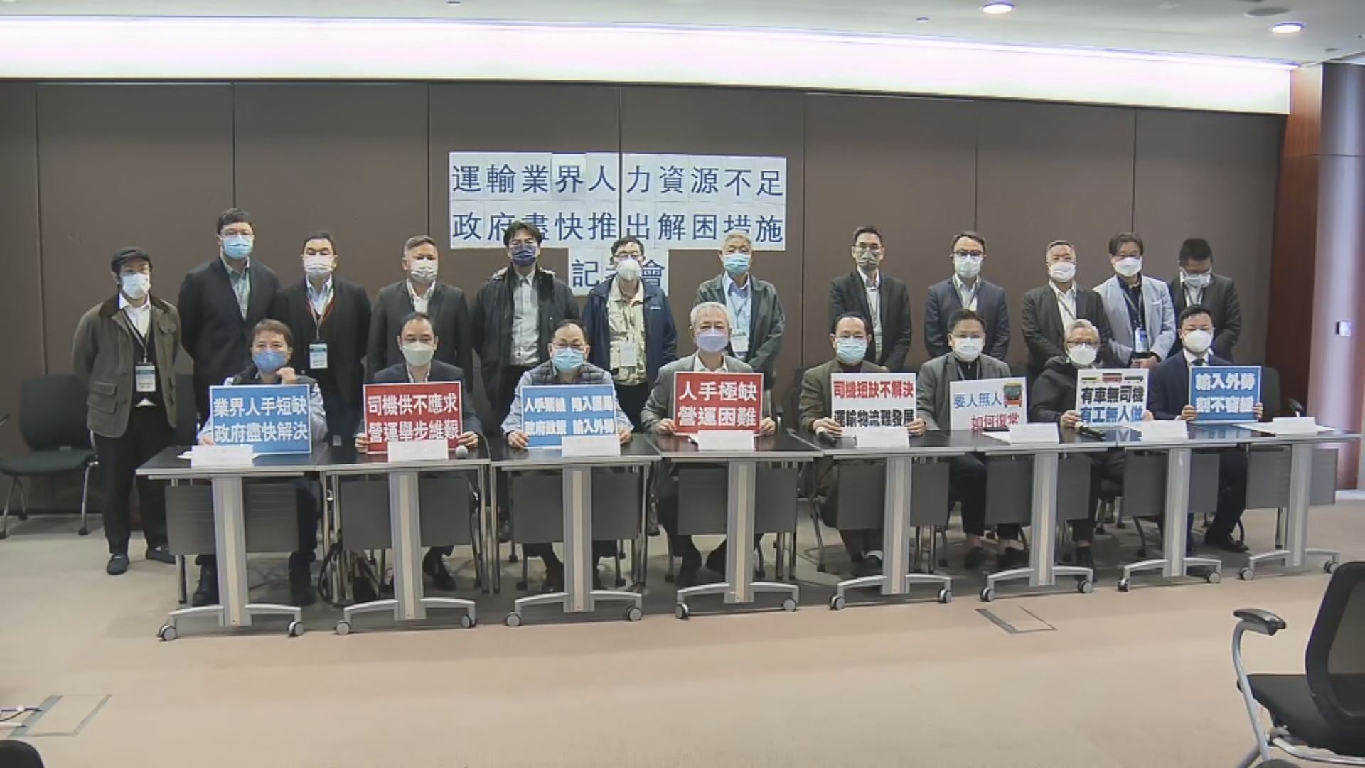 業界促與內地協調　提高辦理內地巴士駕照年齡上限