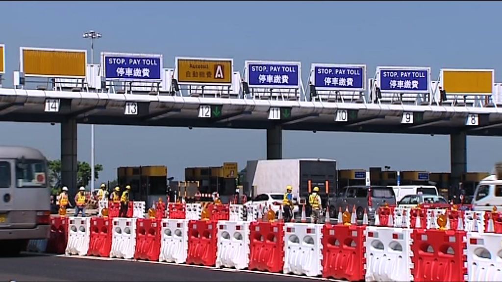 青嶼幹線往機場方向車龍一度長至近掃管笏