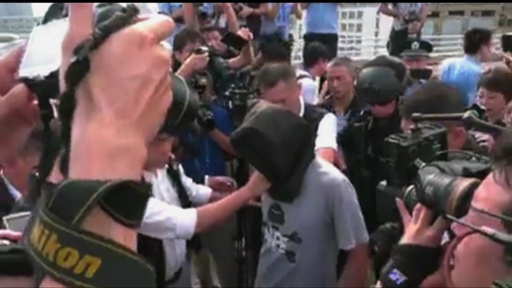 尖沙咀鐘表行劫案　三名疑犯於西九龍總區警察總部扣查